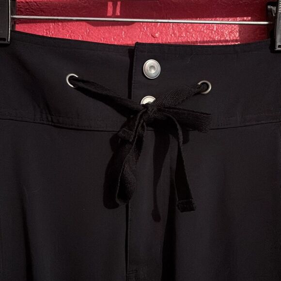 Columbia sportswear gorprcore women roll up black cargo outdoor pants. Size 16. - Picture 5 of 13